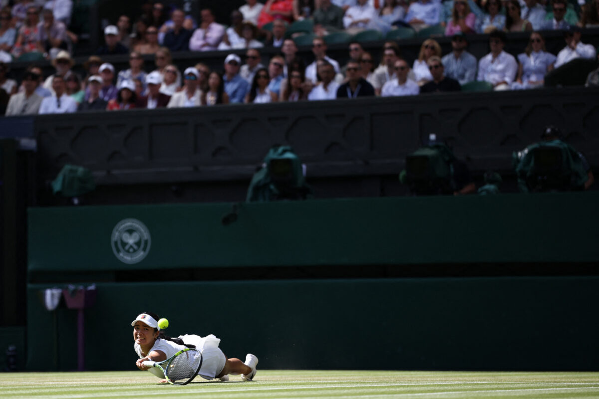 DIVE FOR GLORY Alex Eala extends her giant-slaying streak by ending the title defense of Poland’s Iga Swiatek Saturday night (Manila time) to barge into the Wimbledon Round of 16.