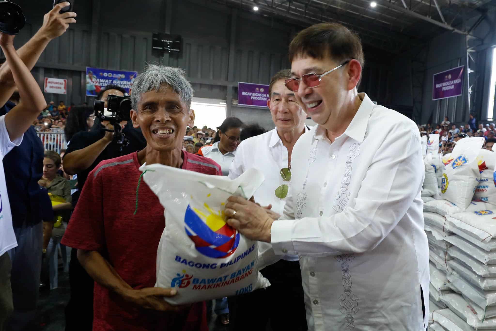 Marcos’ free rice distribution for 8M families to continue