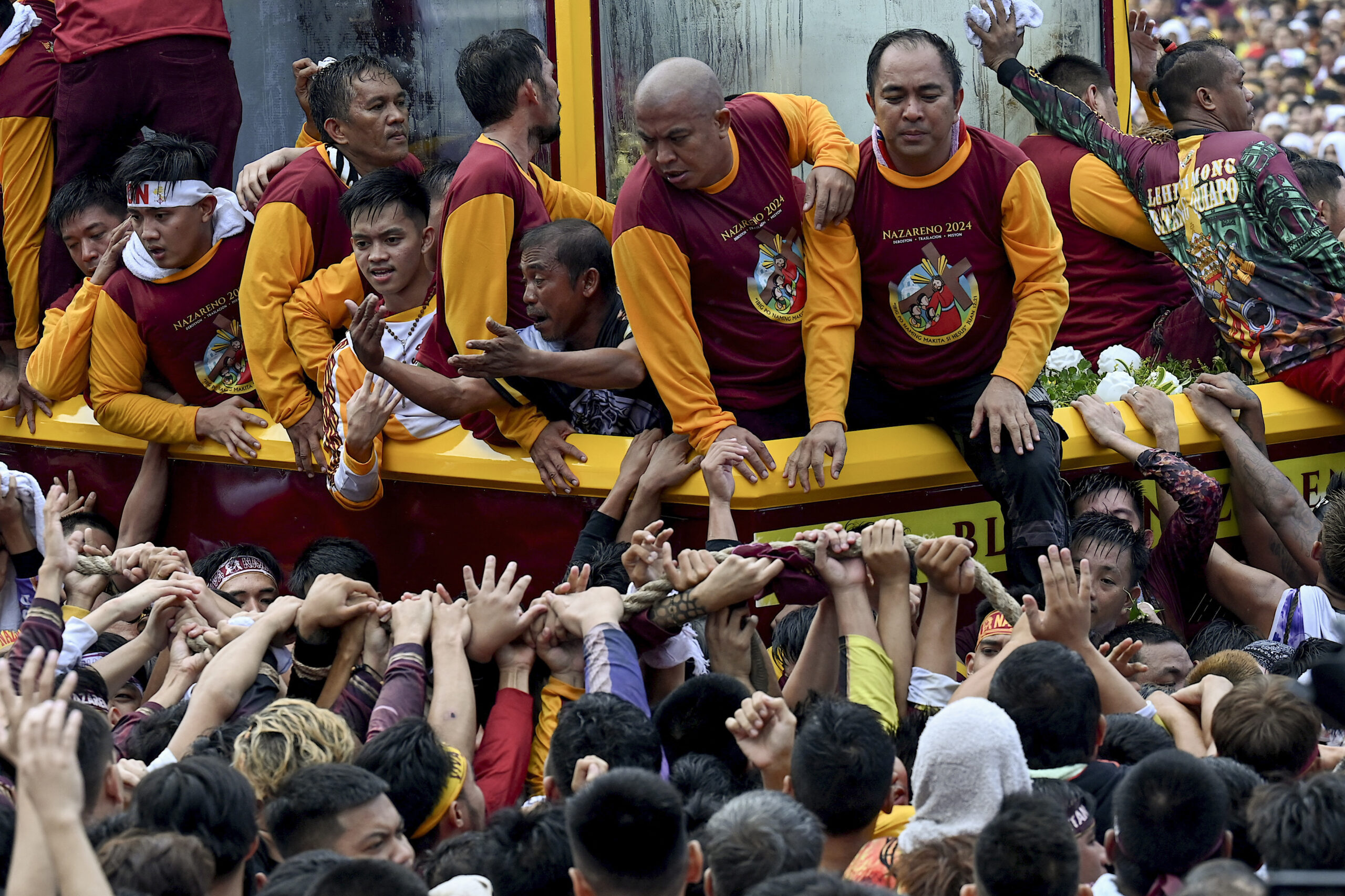 Hijos del Nazareno urge silence, prayer in Good Friday procession