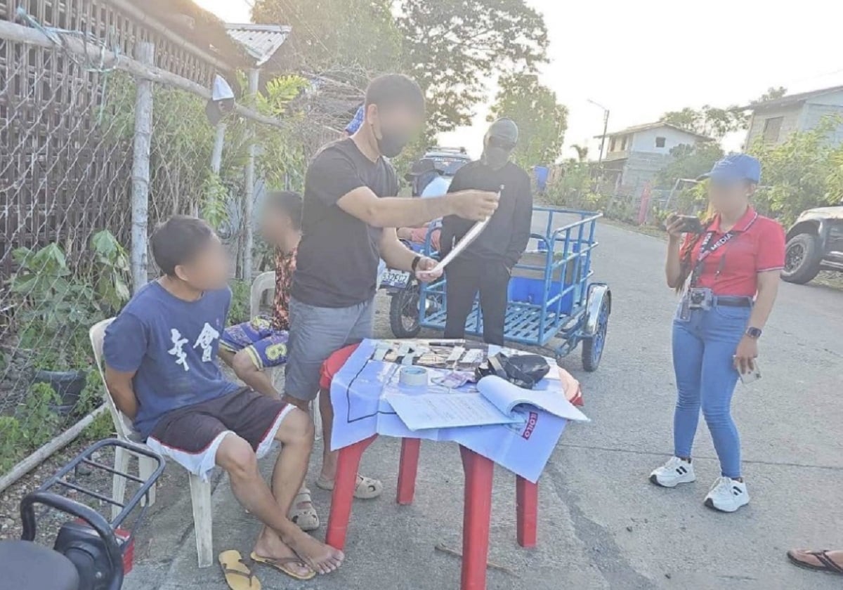 Village councilor, welder nabbed with almost P1M in shabu in Iloilo