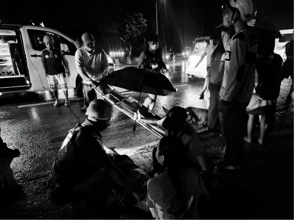 Overloaded truck spills 50 intern students onto a highway in Bukidnon