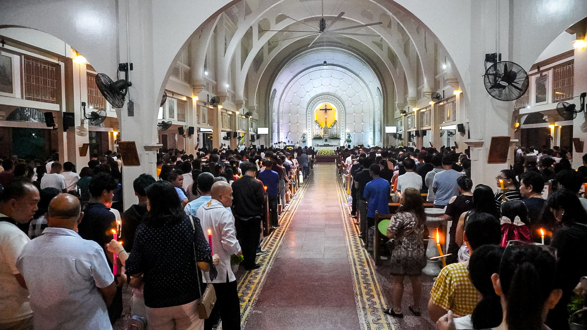 LOOK: Devotees hold Easter vigil in Iloilo City