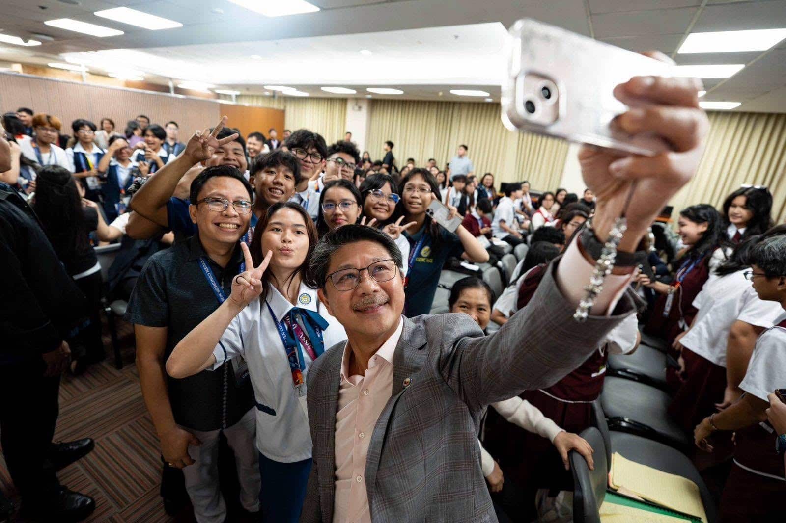 Speaker Faustino Dy III meets next generation of lawmakers