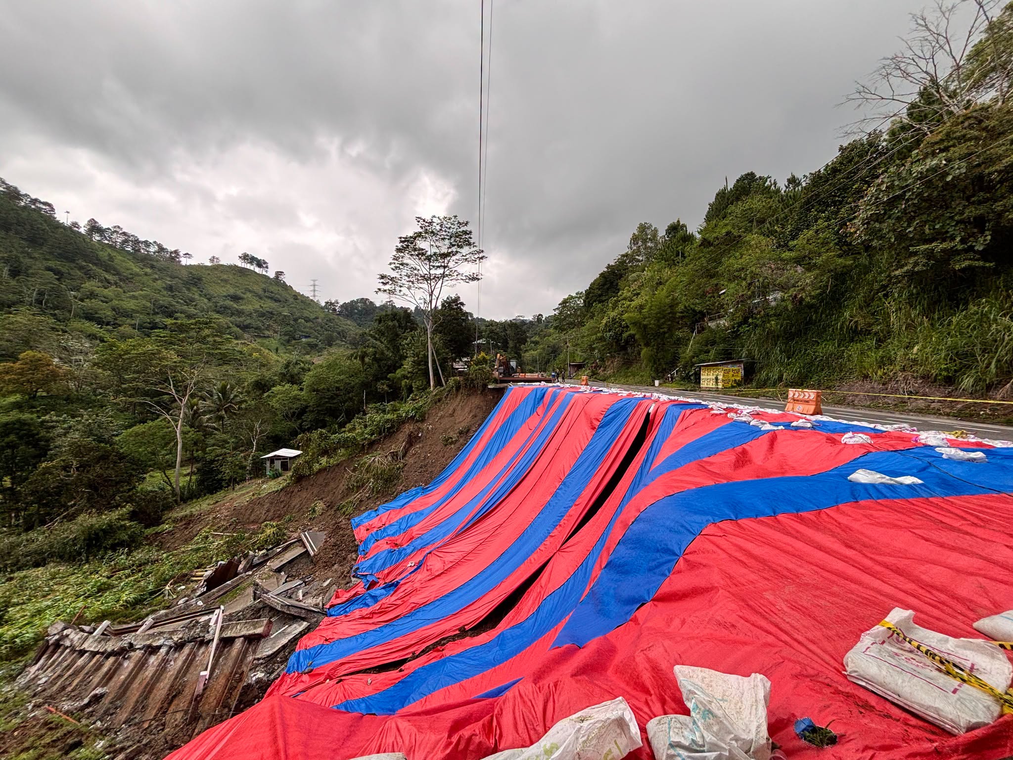 Buses, light vehicles now allowed on damaged Davao-Bukidnon road