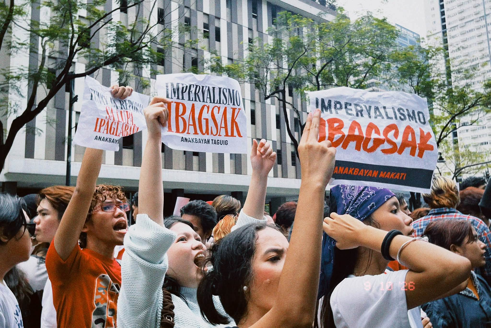 4 arrested, 16 cops injured at rally outside Taguig City forum