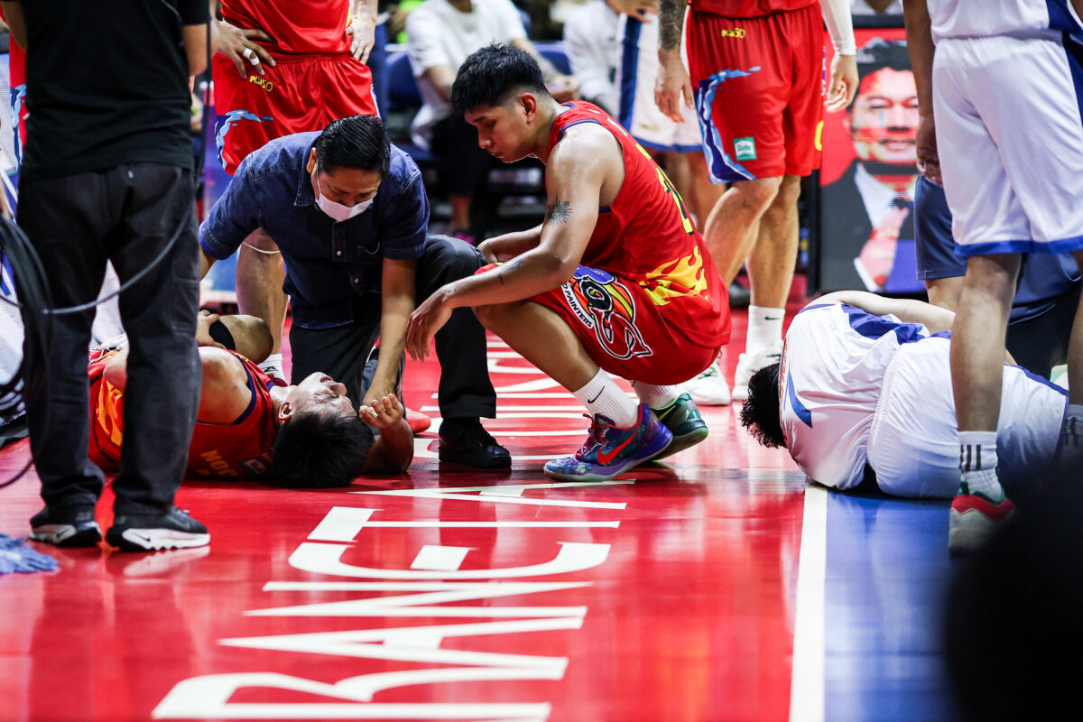 Adrian Nocum Cliff Hodge Rain or Shine vs Meralco PBA