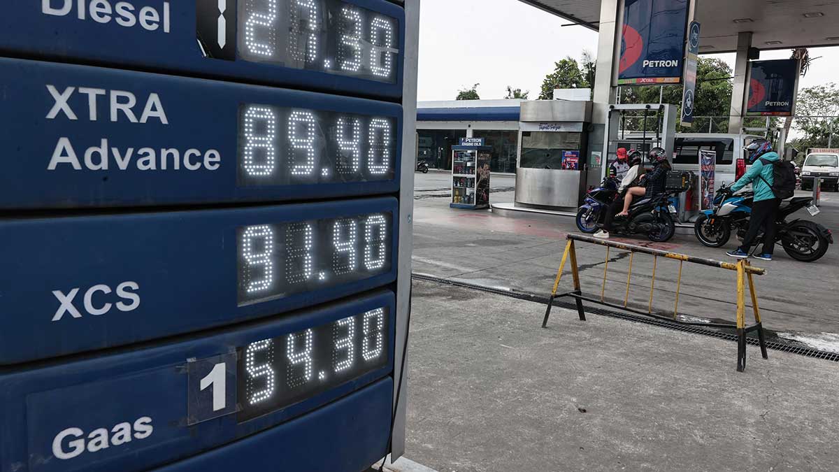 Marcos to decide on fuel tax after budget meet