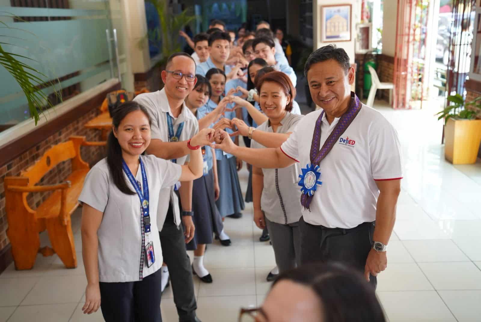 DepEd mandates simple graduation rites amid rising fuel costs