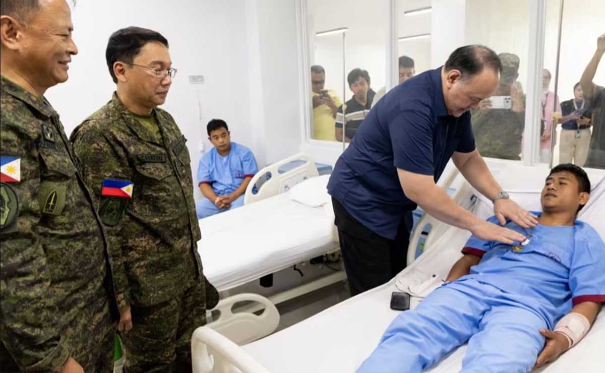 Top defense officials rush to Basilan after convoy ambush