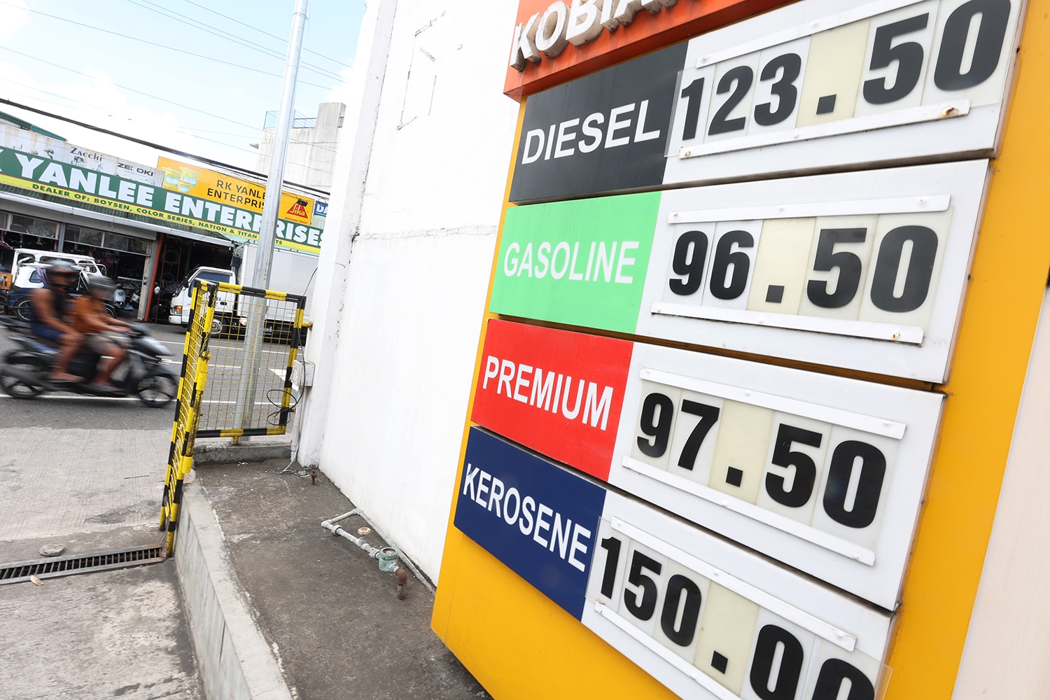 Ateneo allots ‘digital days’ for classes amid oil price surge