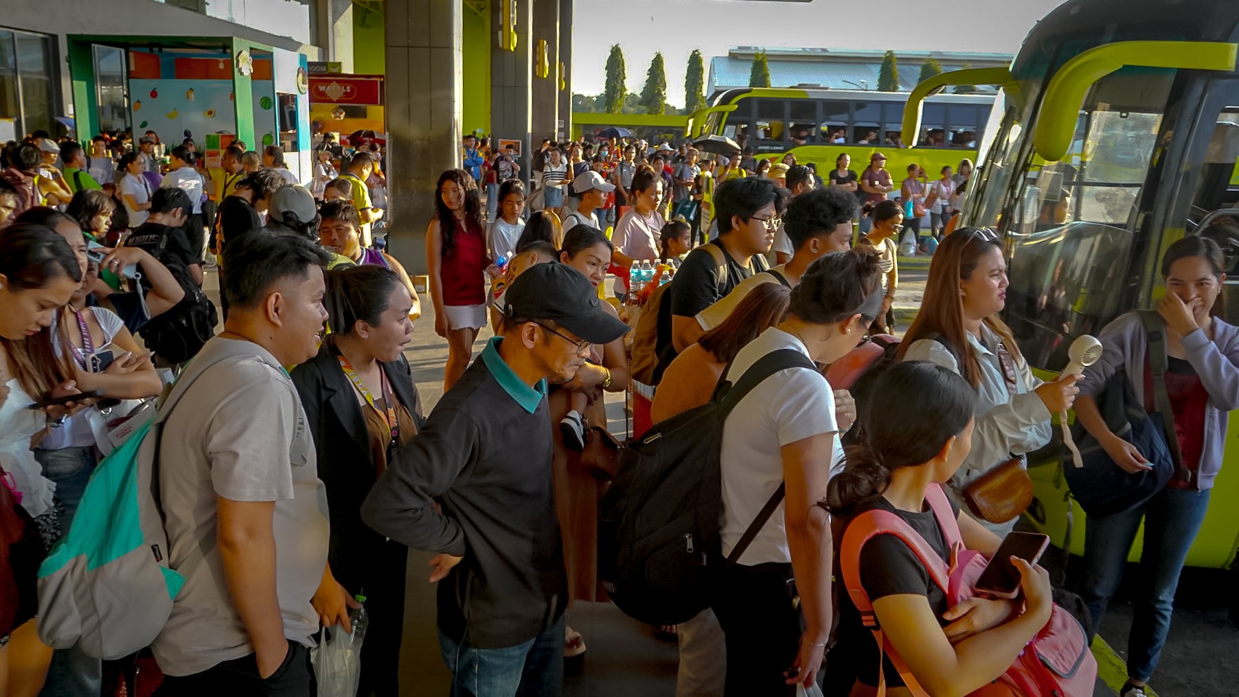 LOOK: Holy Week exodus in Iloilo City