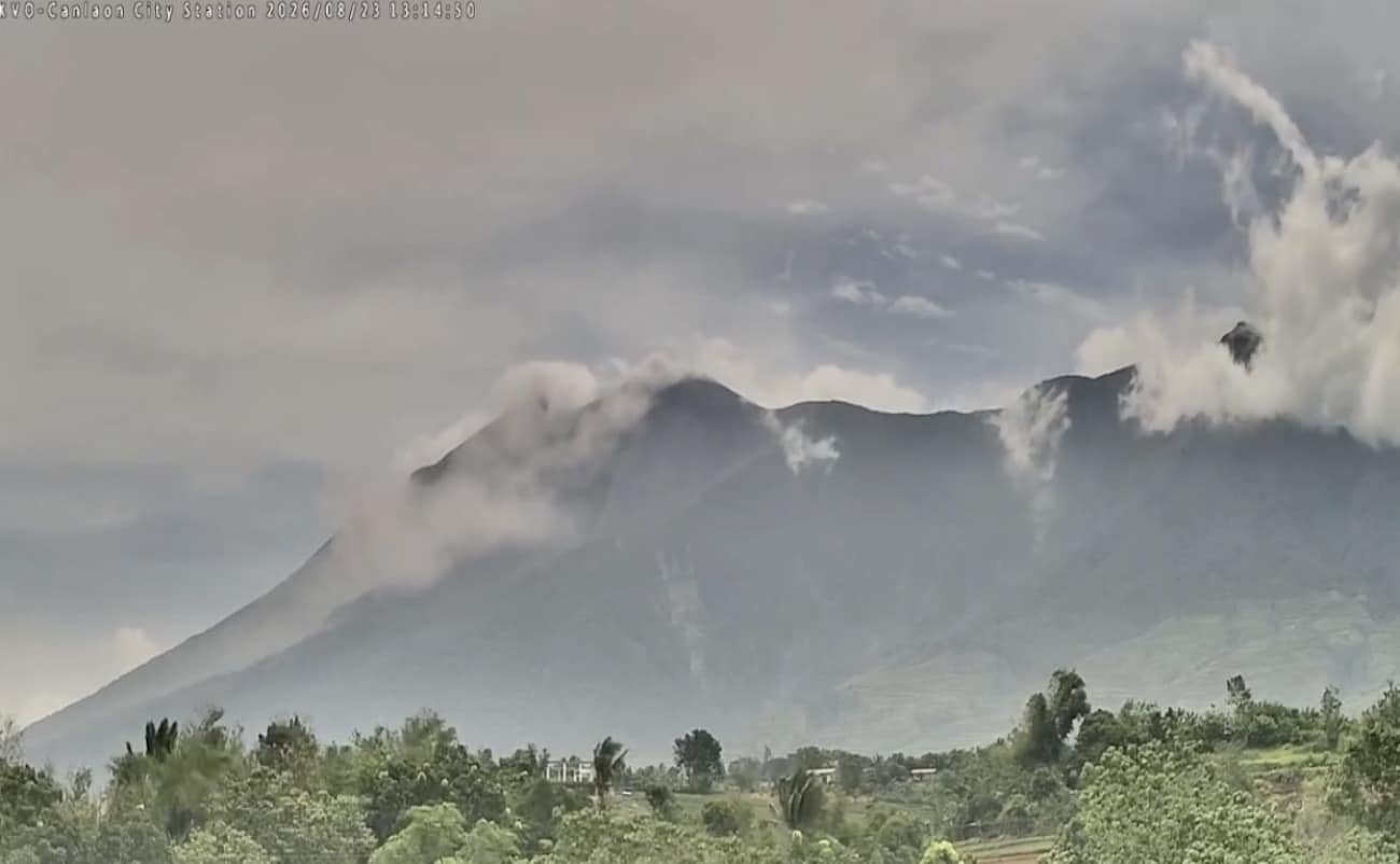 Kanlaon Volcano emits ash