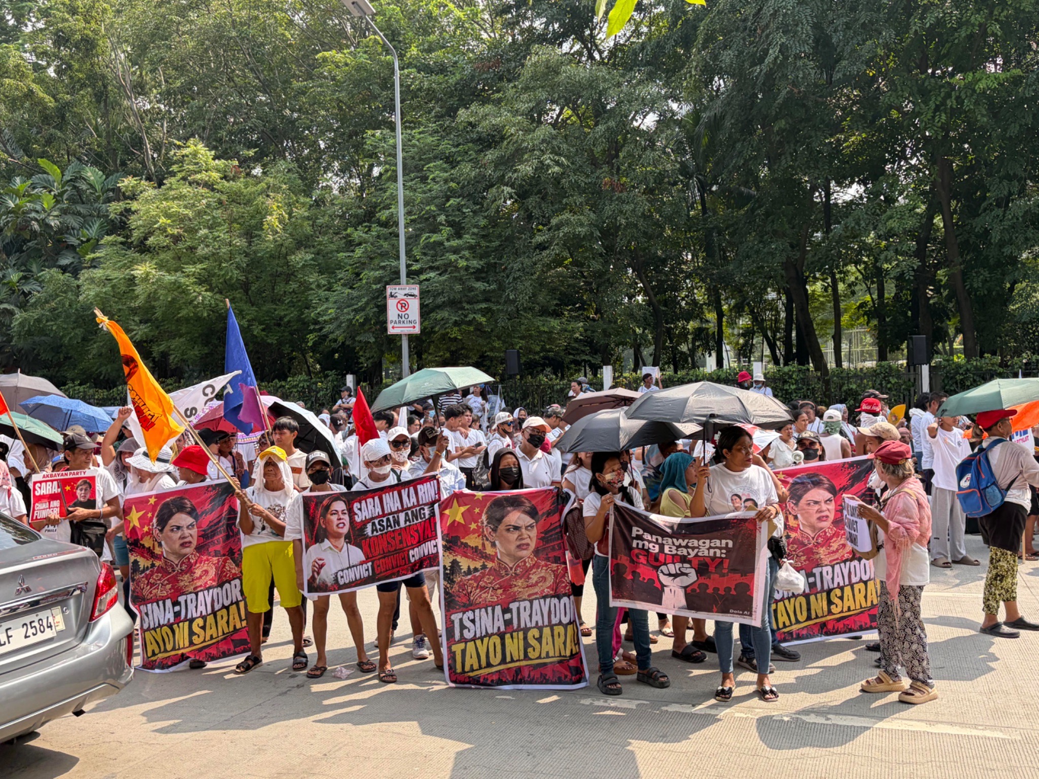 LOOK: Protesters calling for Sara conviction gather outside Senate