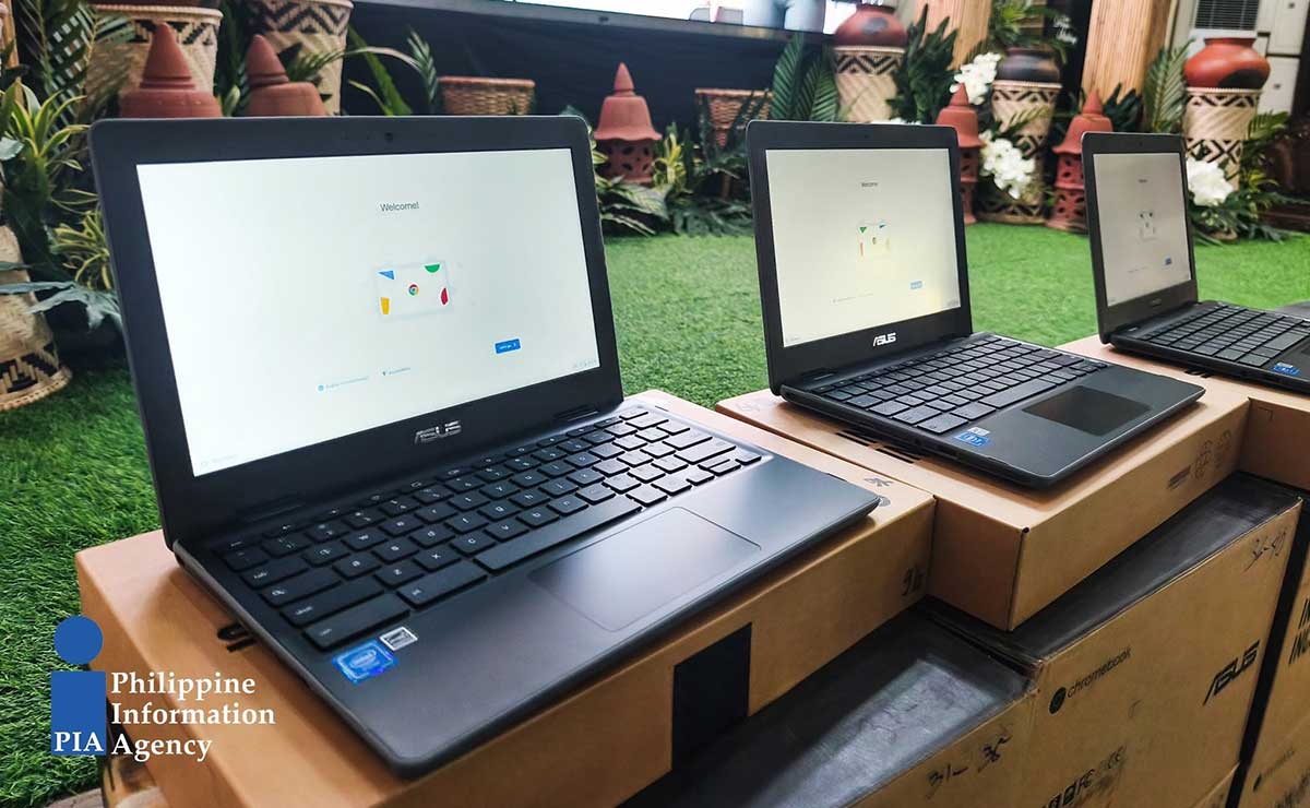Laptops distributed to 2 Ilocos Norte public schools