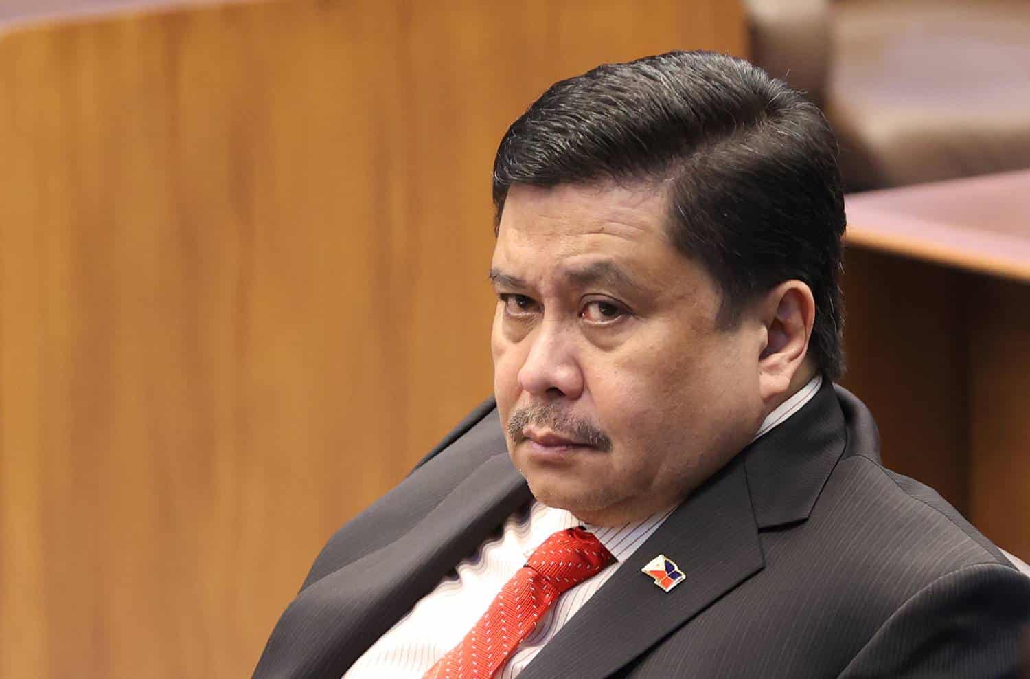Jinggoy Estrada surrenders to CIDG