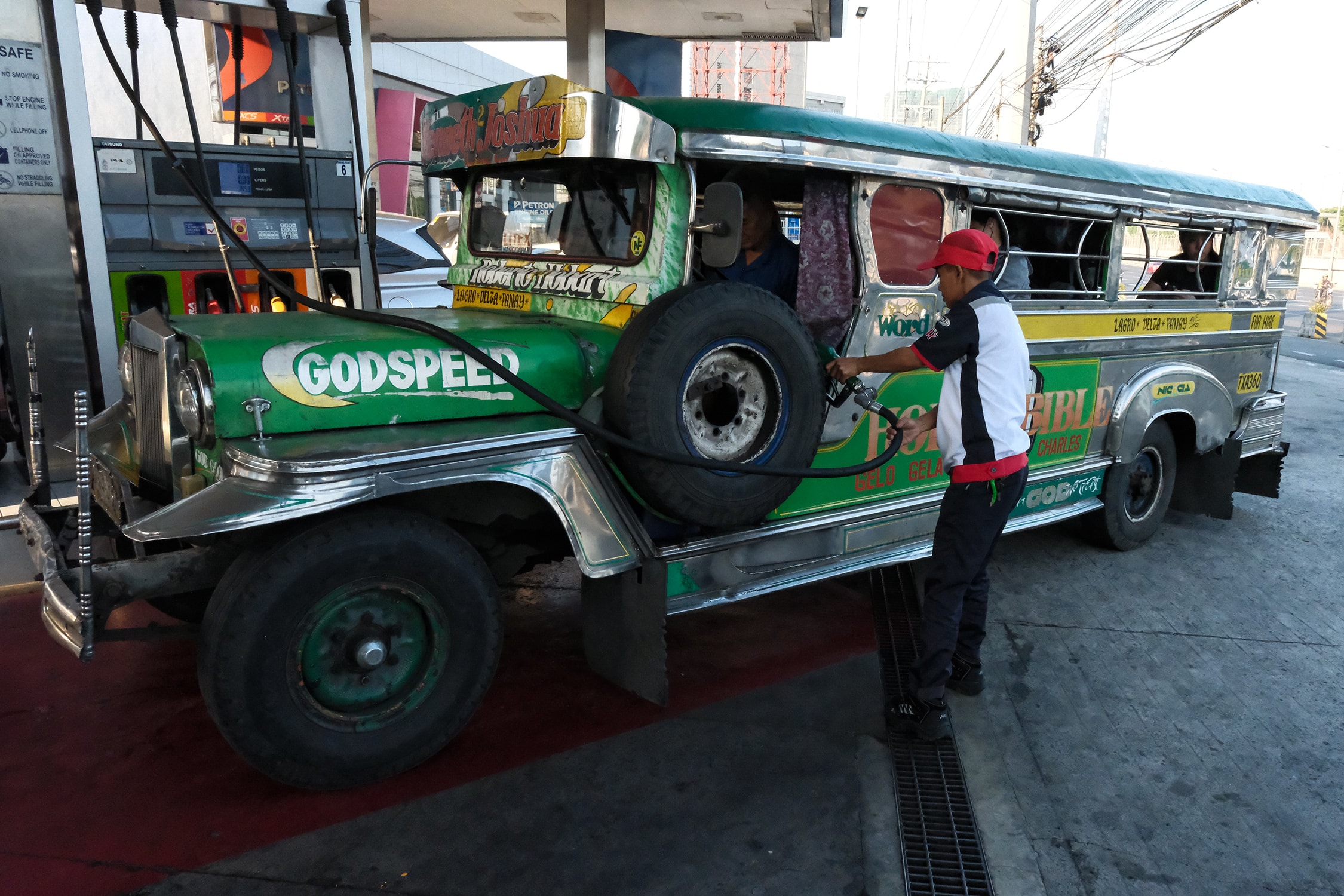 Oil shock sends Philippine inflation surging to 4.1% in March