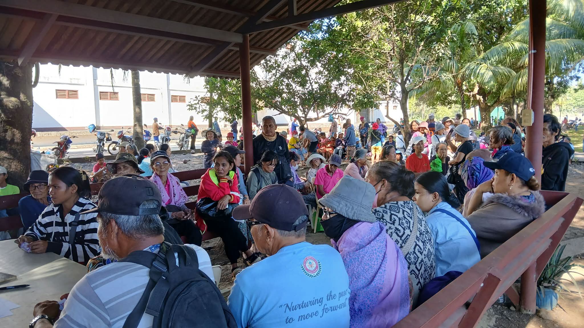 Crowds rush to NFA-Bukidnon for cheap-priced rice