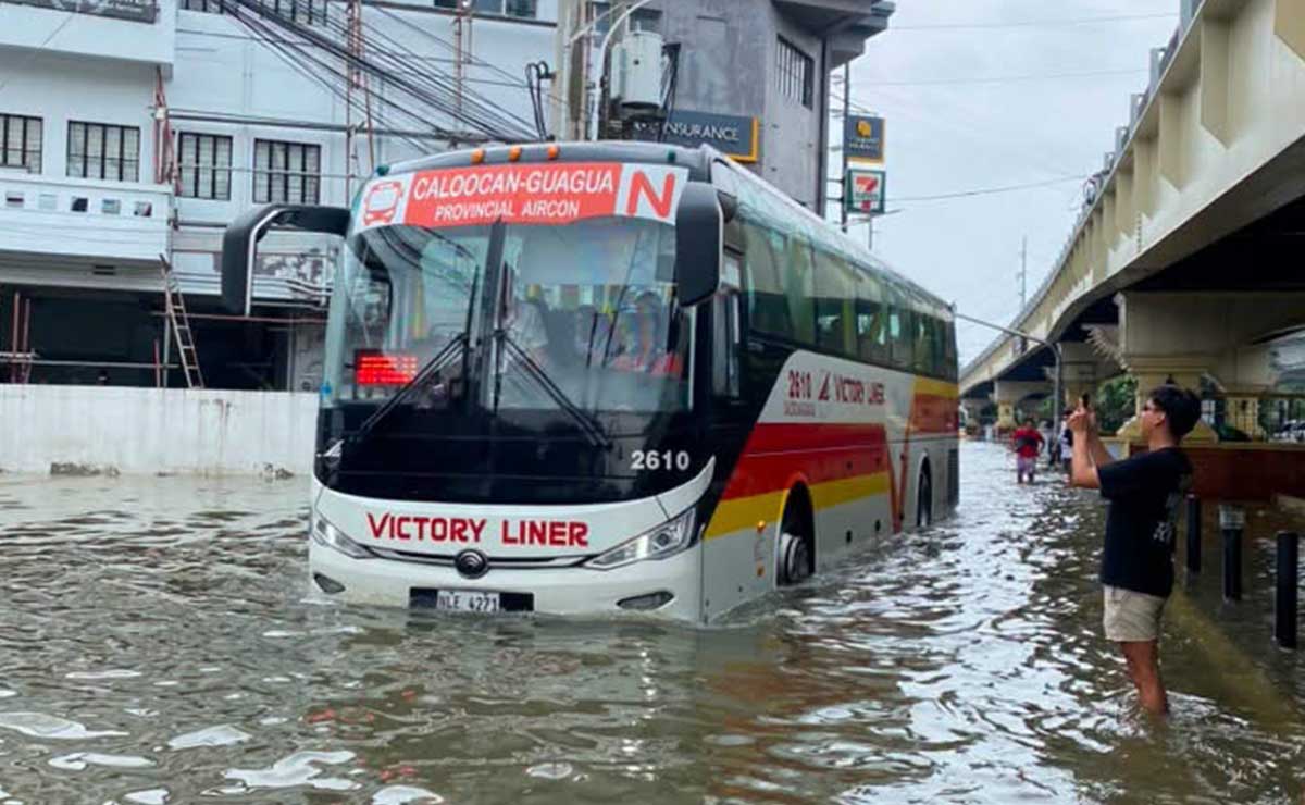 Parts of NLEX, MacArthur Highway, Bulacan roads impassable due to floods