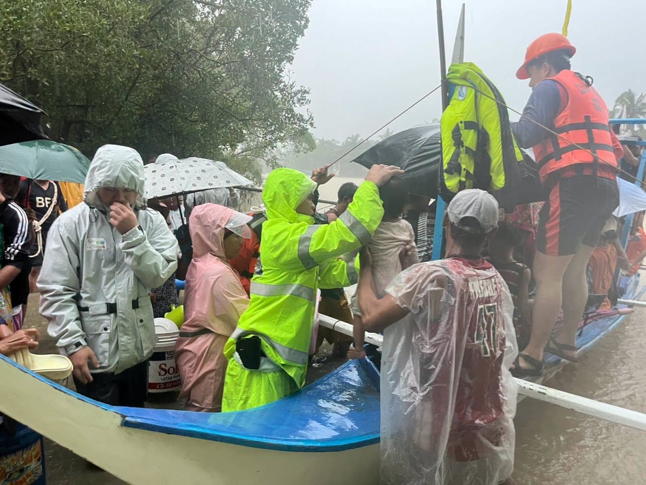 PNP-Maritime Group evacuates 173 in Occidental Mindoro town