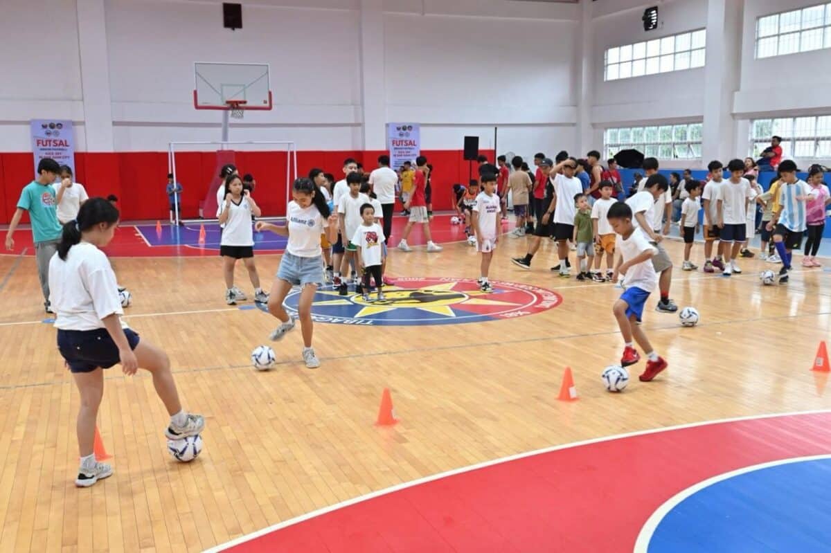  San Juan City children at futsal clinic