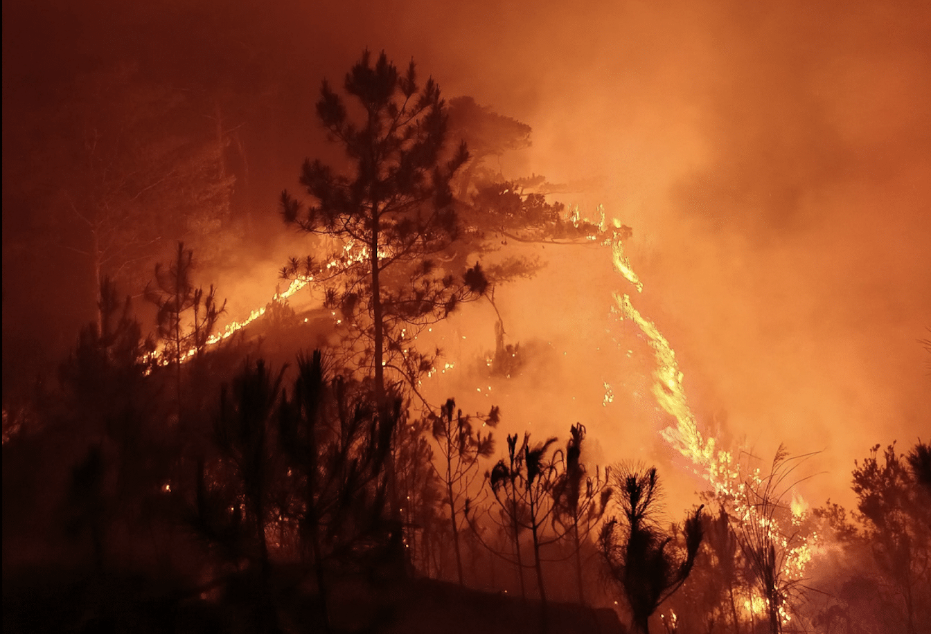LOOK: Grass fire hits Mt. Kabunian in Bakun, Benguet; 18 hikers rescued