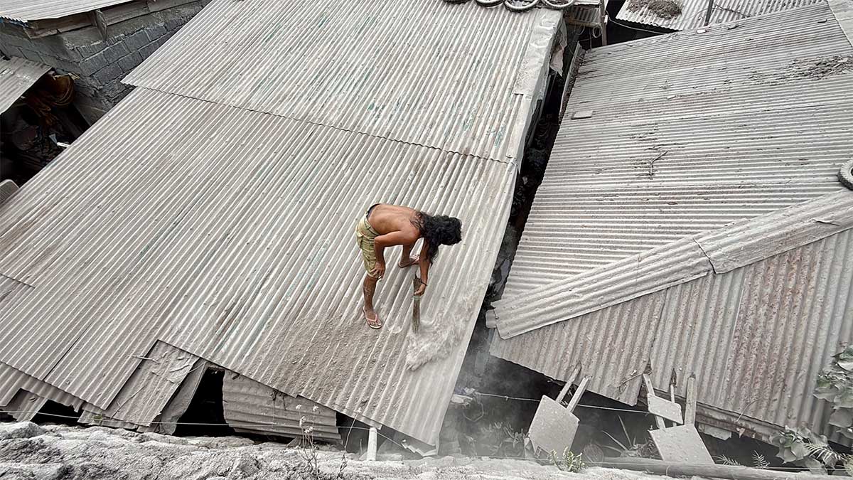 DSWD readies relief goods amid Mayon eruption