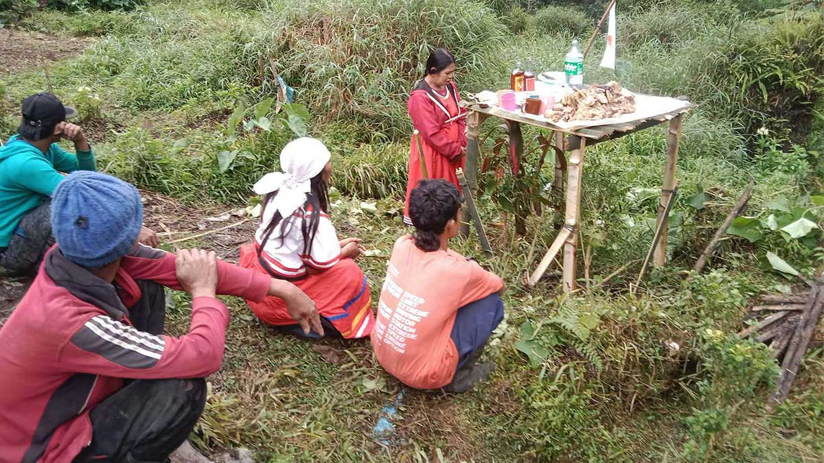 Bukidnon ‘lumad’ hold sacred ritual for dead Philippine eagle