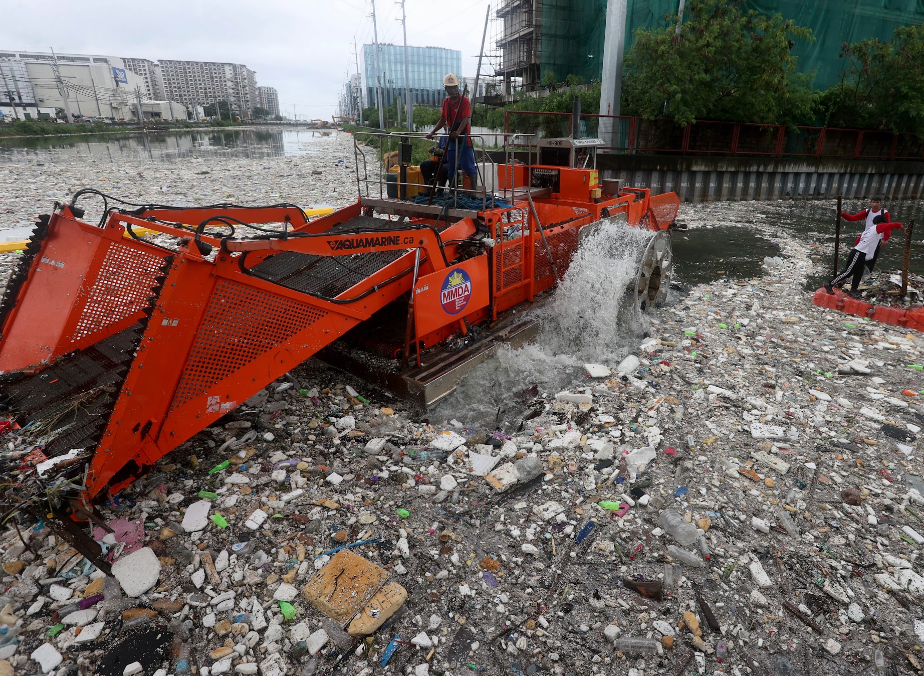 96 truckloads of trash hauled from Baclaran waterway