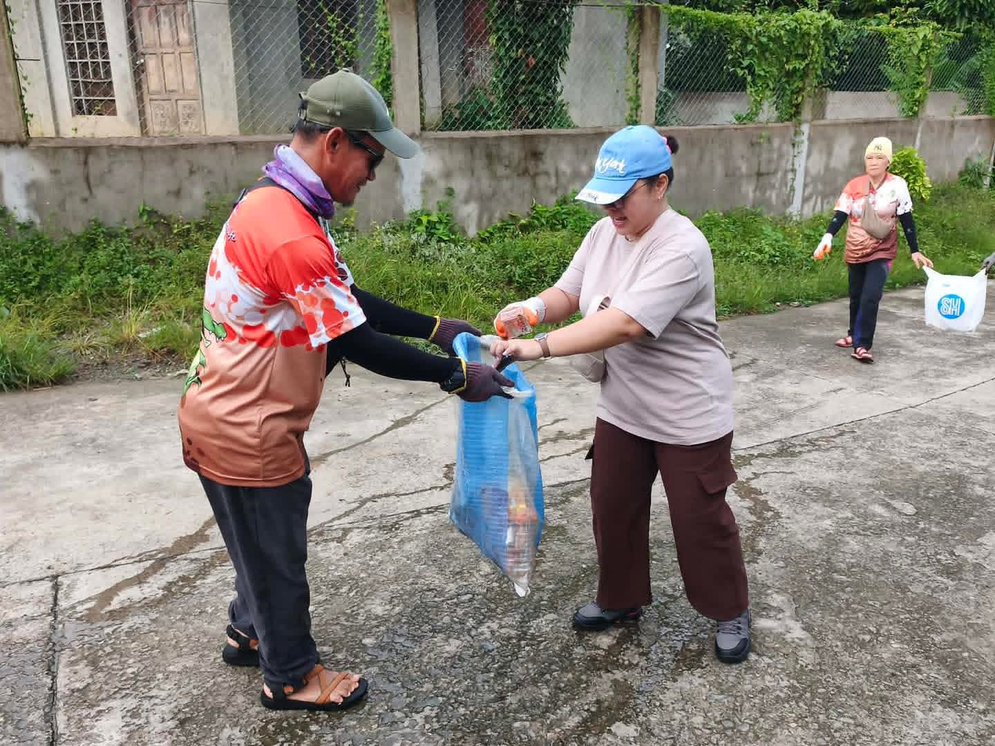 Hundreds of volunteers join World Environment Day plogging in Region 9