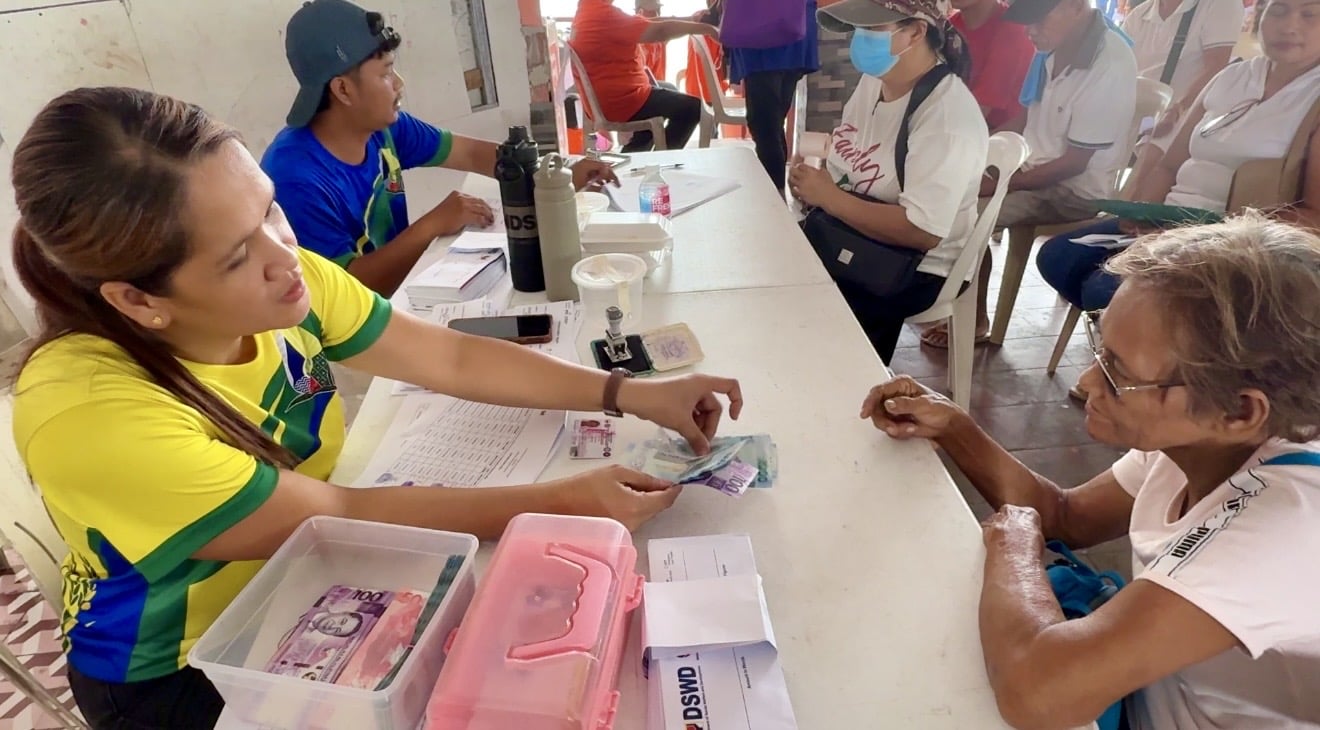 DSWD gives P65 million aid to residents displaced by Mayon unrest