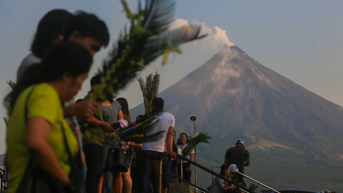 ‘Palaspas’ costs rise amid fuel crisis