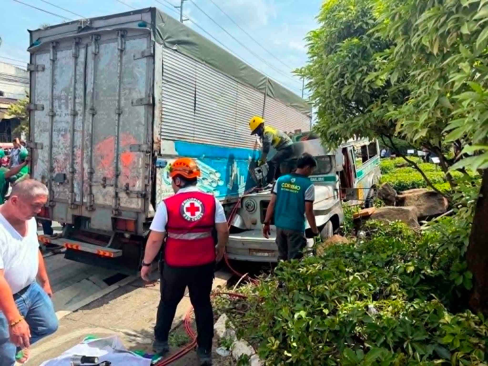 2 dead, 5 hurt in truck-jeepney crash in Batangas City