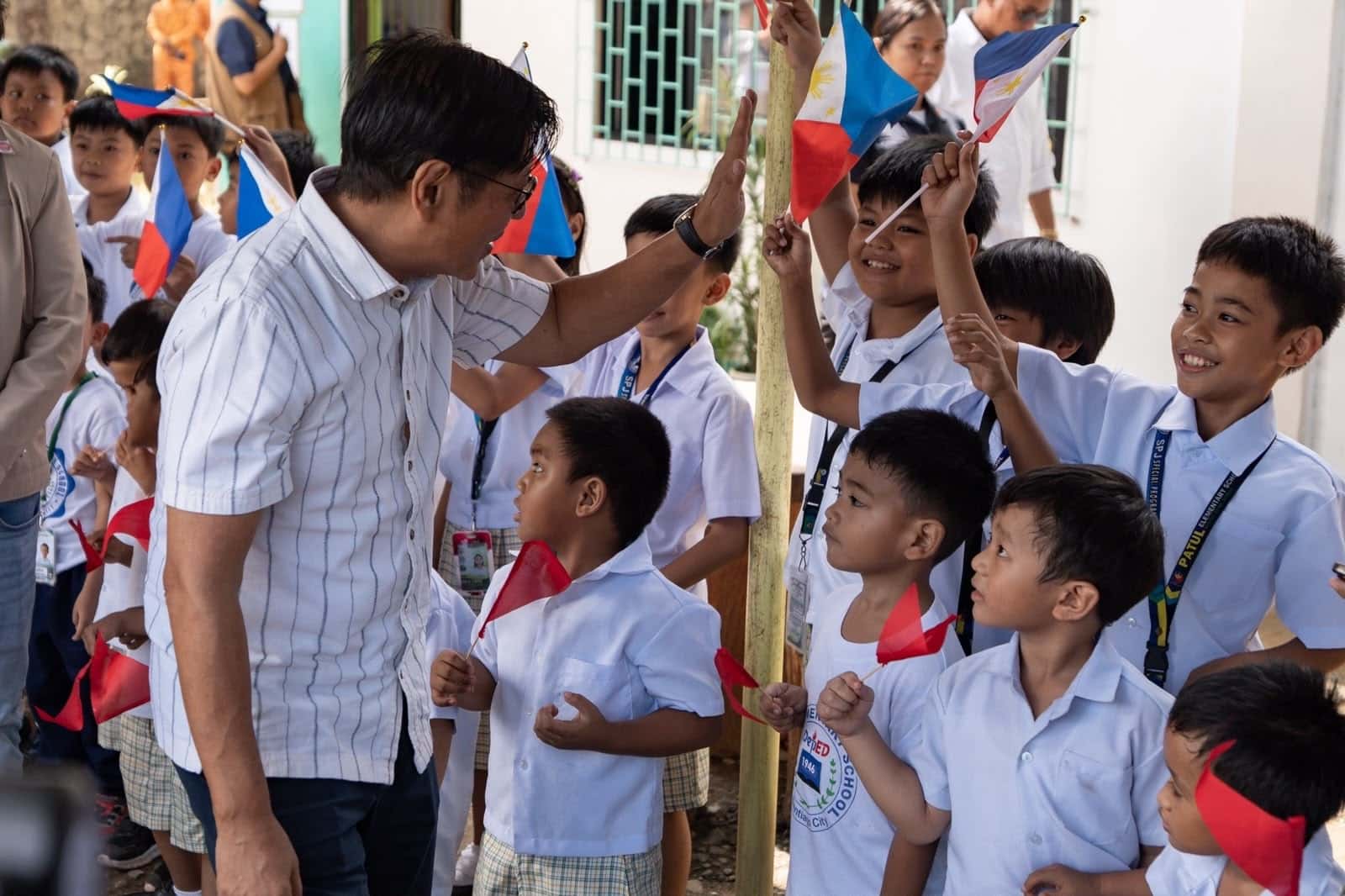 Marcos, Dy join Angara in Isabela school visit for feeding program