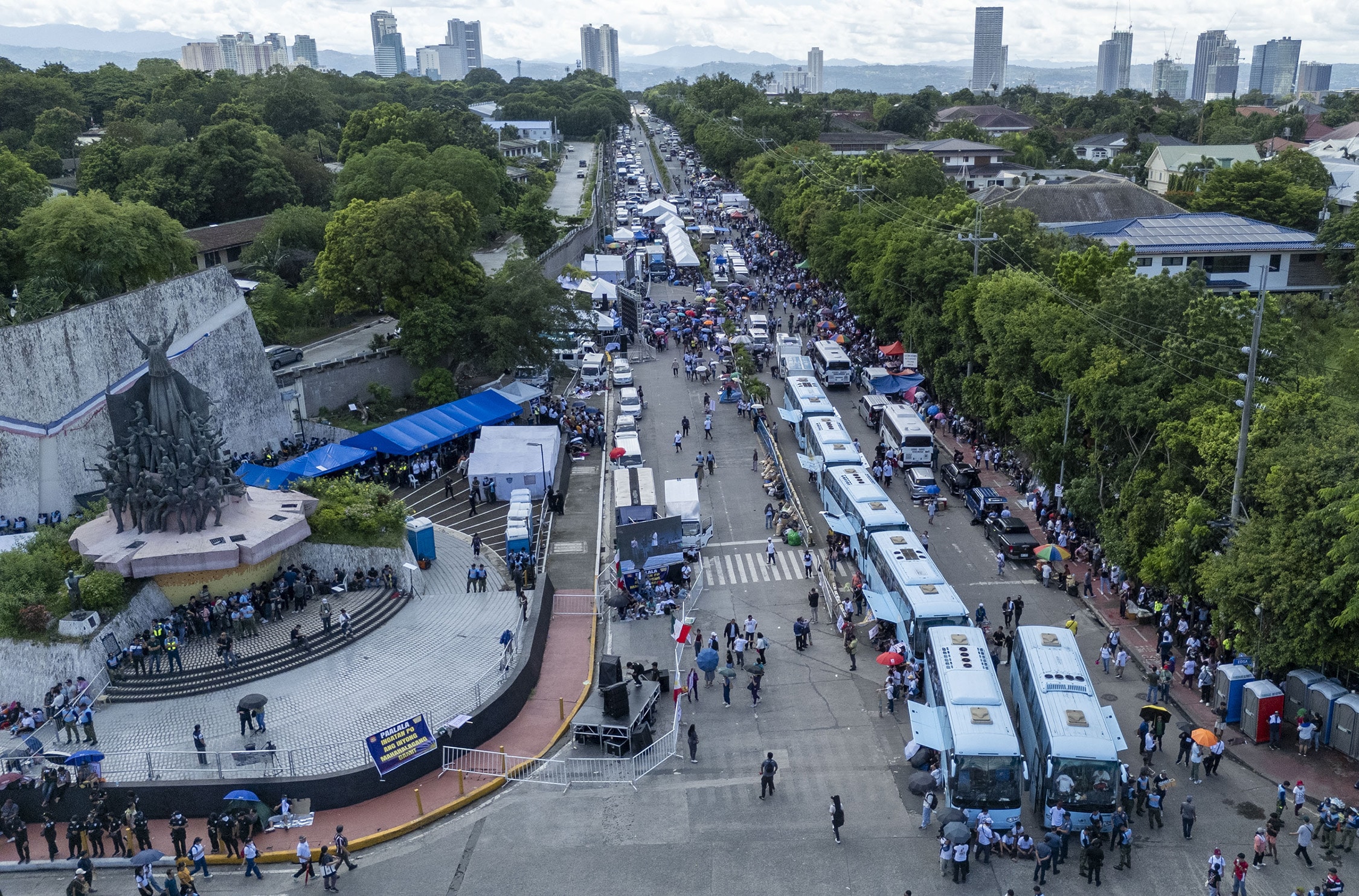 LTO defends traffic enforcer berated by Edsa protesters