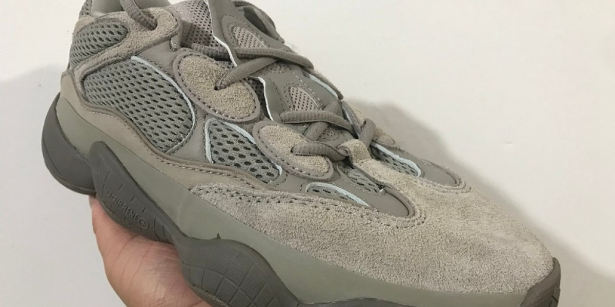 Yeezy 鞋款風靡全球：探索 Yeezy 700 OG、Yeezy 750 及 Yeezy 童鞋的魅力